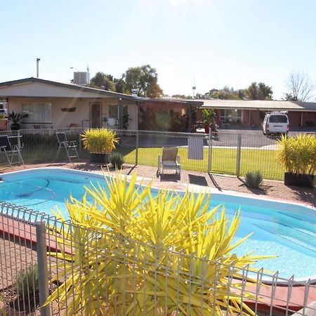 Cross Roads Motel Cobar Exterior photo