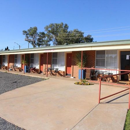 Cross Roads Motel Cobar Exterior photo